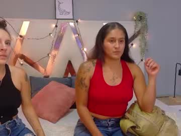 chloe_and_scarlett live webcam